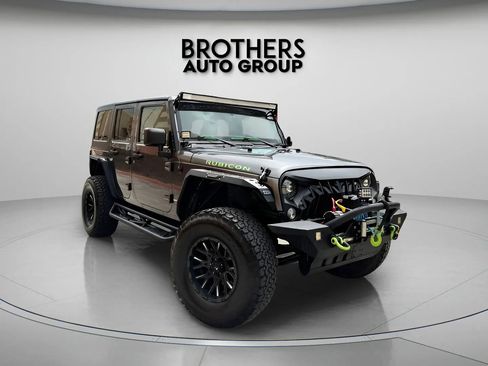 Used 2016 Jeep Wrangler Unlimited Rubicon w/ Connectivity Group AWD/4WD image 2
