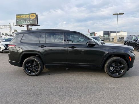 Used 2022 Jeep Grand Cherokee L Limited w/ Black Appearance Package image 7