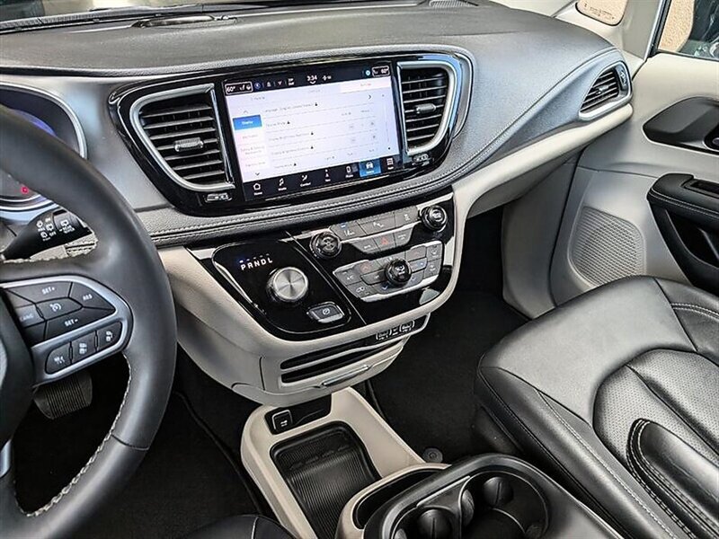 Used 2024 Chrysler Pacifica Limited FWD image 23