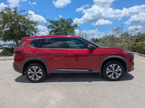 Used 2021 Nissan Rogue SV FWD image 3