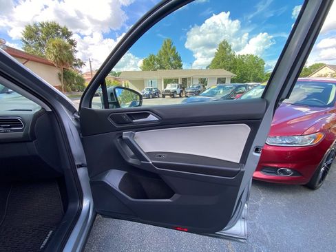 Used 2020 Volkswagen Tiguan SEL image 40