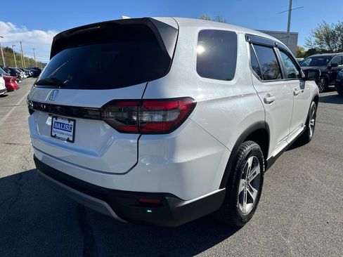 Used 2025 Honda Pilot EX-L image 6