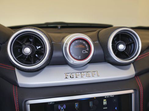 Used 2017 Ferrari California T image 33