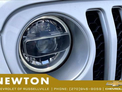 Used 2020 Jeep Gladiator Overland AWD/4WD image 29