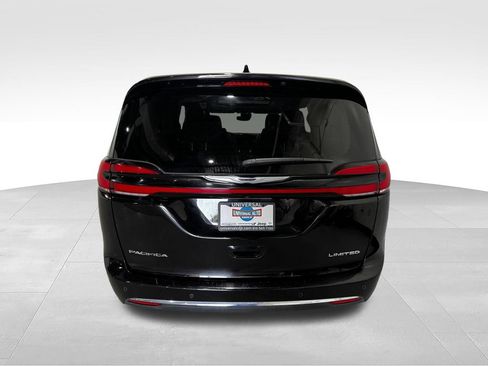 Used 2024 Chrysler Pacifica Limited FWD image 26