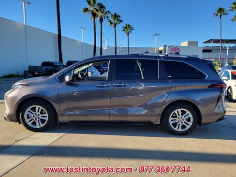 Certified 2023 Toyota Sienna Limited image 7