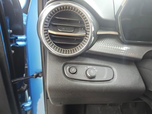 Used 2025 Chevrolet Trax ACTIV w/ Sunroof Package image 27