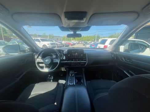 Used 2025 Nissan Pathfinder SV AWD/4WD image 6