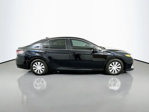 Used 2021 Toyota Camry LE image 4