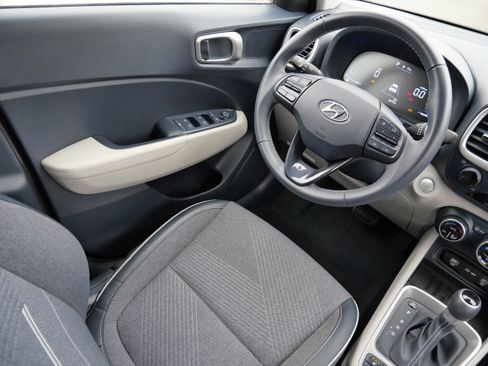 Used 2023 Hyundai Venue Limited w/ Cargo Package image 9