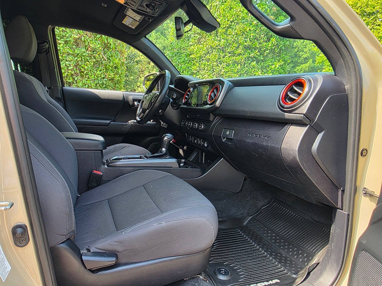 Used 2019 Toyota Tacoma TRD Off-Road AWD/4WD image 34