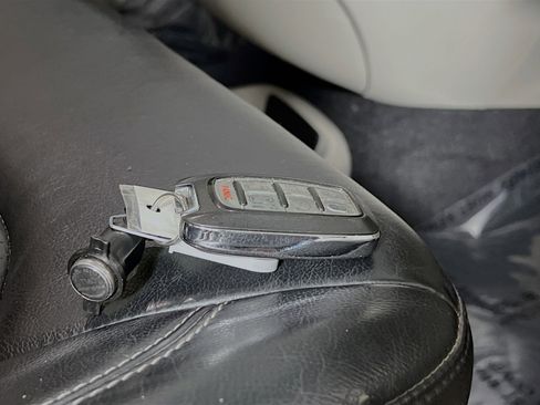 Used 2022 Chrysler Pacifica Touring-L image 36