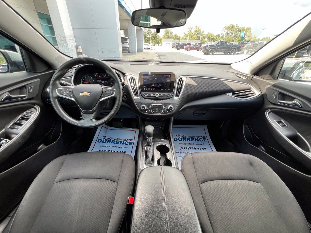 Used 2025 Chevrolet Malibu LT FWD image 2