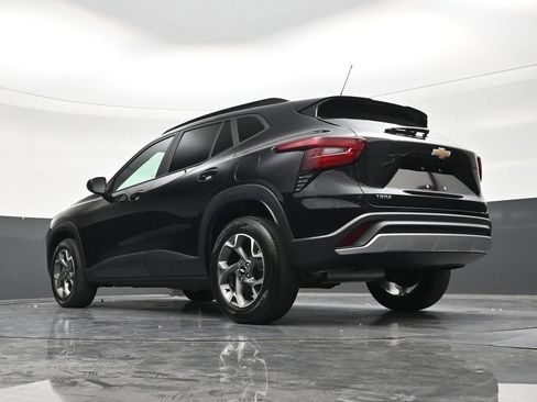 Used 2024 Chevrolet Trax LT FWD image 22