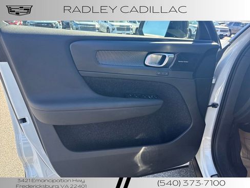 Used 2020 Volvo XC40 T5 R-Design image 13