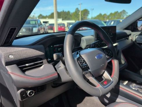 Used 2025 Ford Explorer ST AWD/4WD image 32