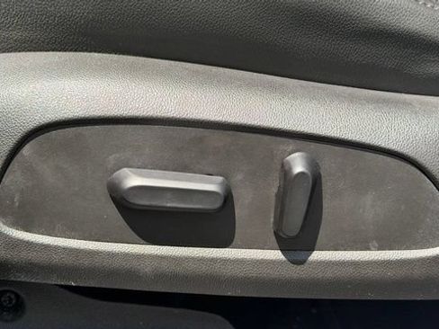 Used 2016 Chevrolet Cruze Premier FWD image 18
