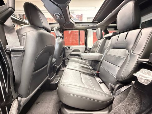 Used 2022 Jeep Wrangler Unlimited Sahara w/ Cold Weather Group AWD/4WD image 38
