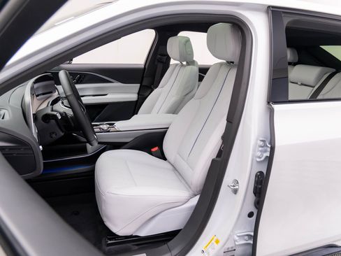 New 2026 Cadillac Lyriq Sport image 9