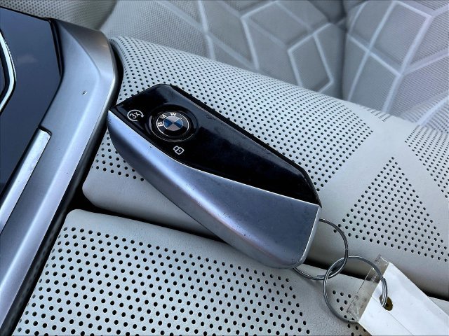Used 2023 BMW i7 xDrive60 AWD/4WD image 35