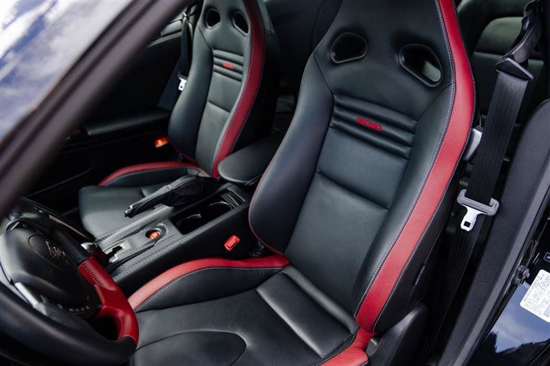 Used 2015 Nissan GT-R Black Edition AWD/4WD image 18