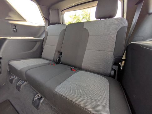 Used 2022 Chevrolet Traverse LT FWD image 8