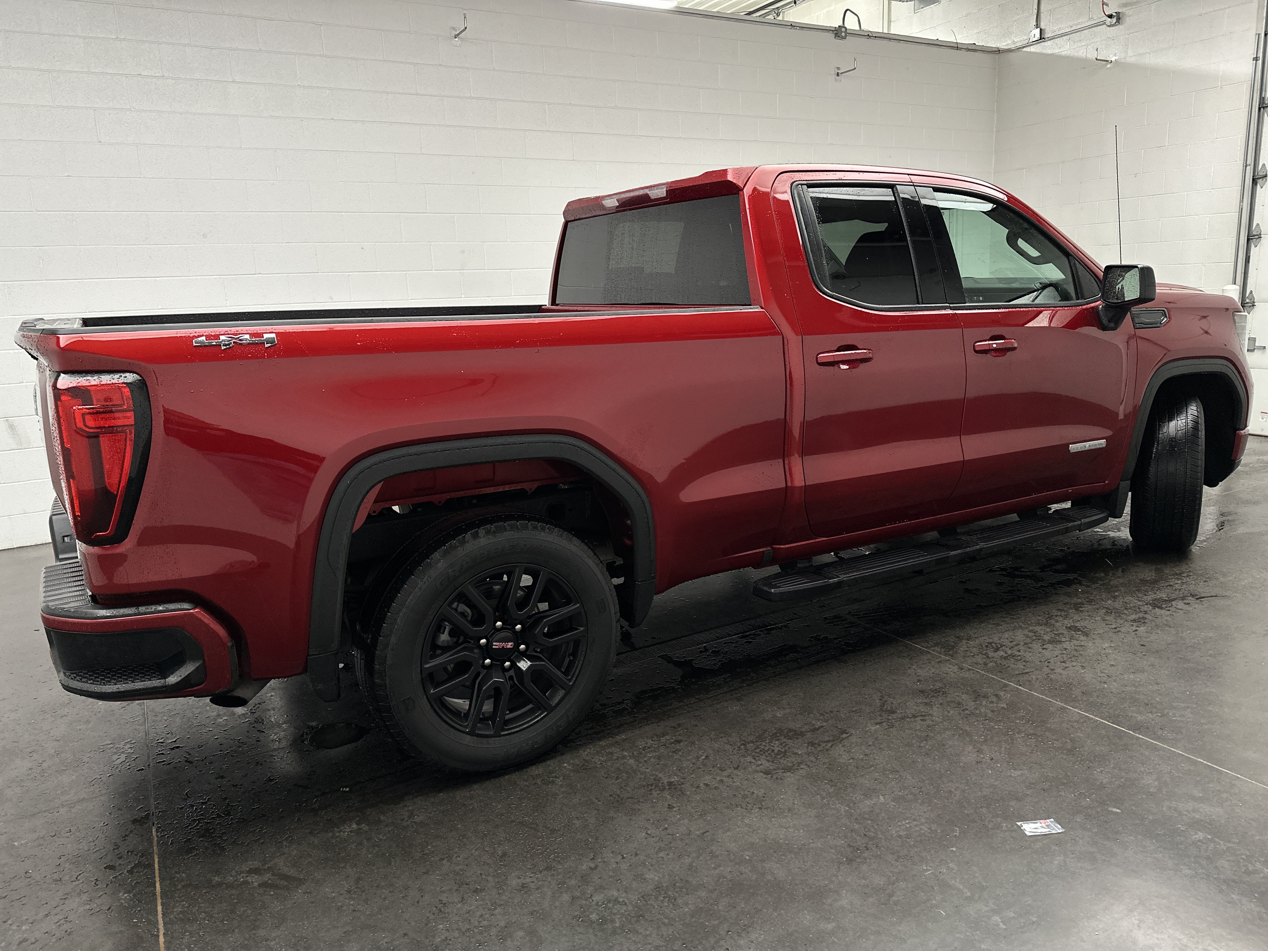 Used 2023 GMC Sierra 1500 Elevation AWD/4WD image 9