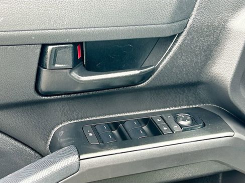 Used 2025 Toyota Tacoma SR image 15