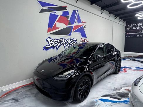 Used 2022 Tesla Model Y Long Range AWD/4WD image 5