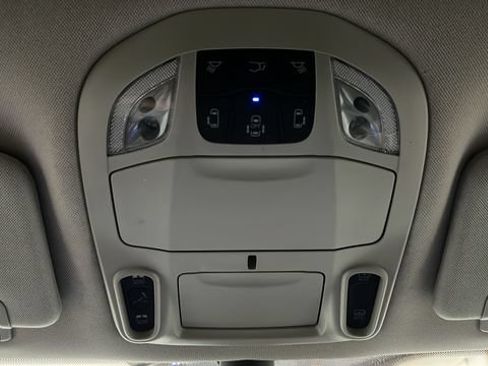Used 2023 Chrysler Pacifica Limited w/ Uconnect Theater Family Group FWD image 33