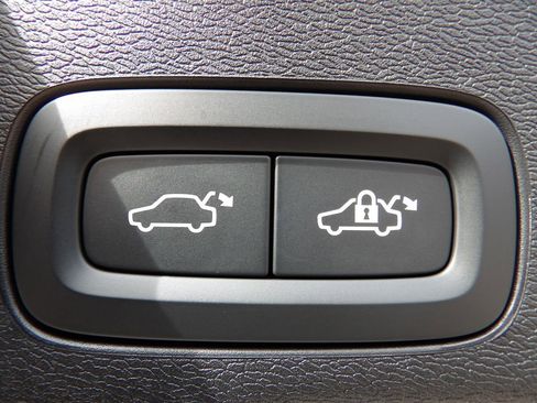 Certified 2024 Volvo XC60 T8 Core w/ Protection Package image 27