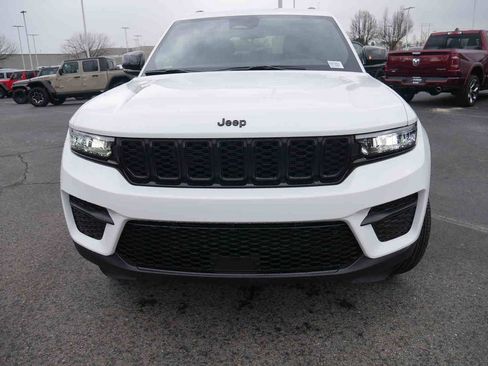 New 2025 Jeep Grand Cherokee Altitude image 2