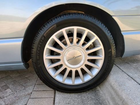 Used 2004 Ford Thunderbird image 43