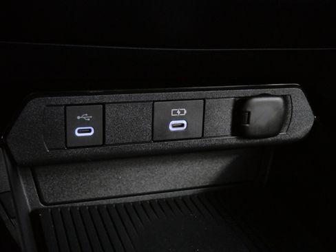 Used 2024 Toyota Prius XLE image 34