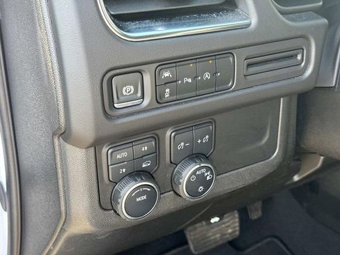 Used 2024 Chevrolet Suburban LT image 31