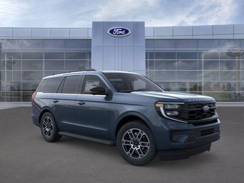 New 2025 Ford Expedition Active image 7
