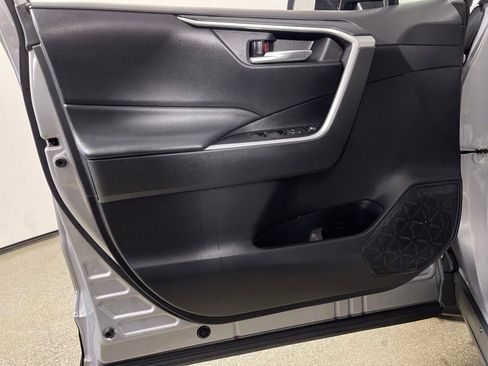 Used 2020 Toyota RAV4 XLE image 17