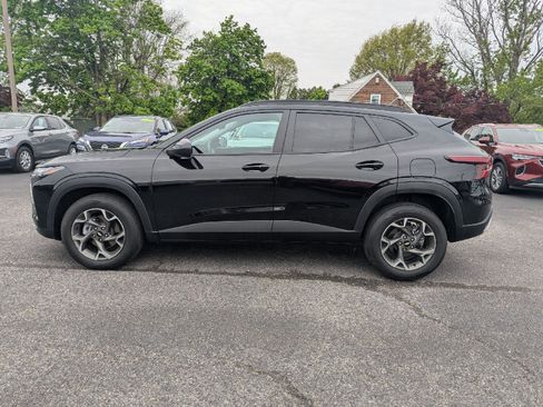 Used 2024 Chevrolet Trax LT w/ Driver Confidence Package FWD image 4