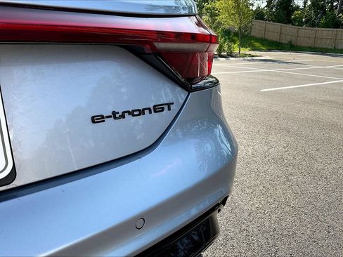 Used 2024 Audi RS e-tron GT w/ Carbon Performance Package AWD/4WD image 25
