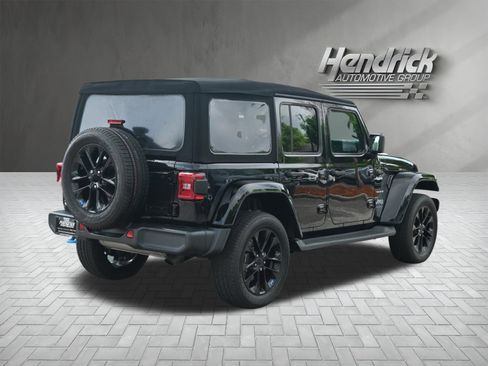 Used 2023 Jeep Wrangler Unlimited Sahara w/ Cold Weather Group AWD/4WD image 10