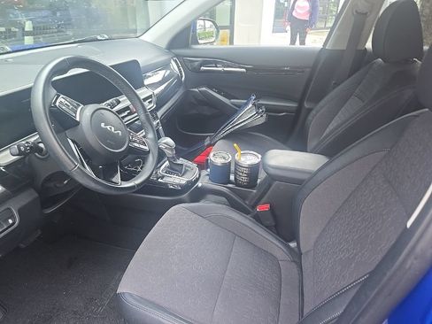 Used 2025 Kia Seltos S FWD image 3