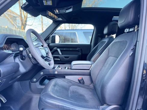 Used 2023 Land Rover Defender 90 V8 image 19