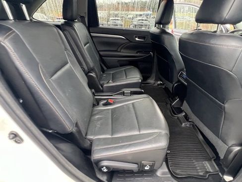 Used 2017 Toyota Highlander Limited image 26