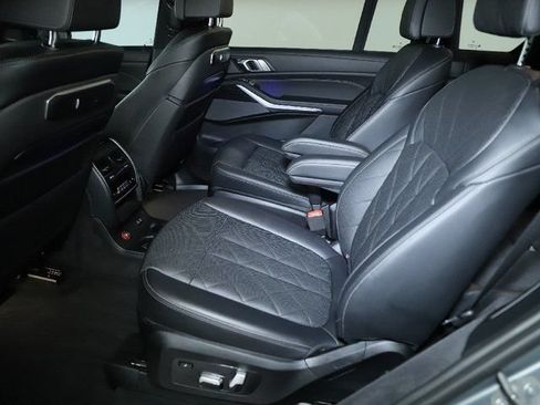 Used 2023 BMW X7 xDrive40i w/ M Sport Package AWD/4WD image 28