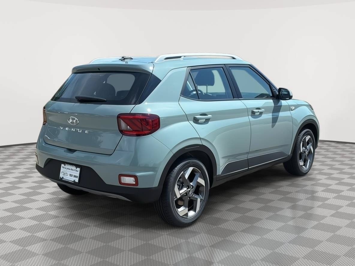 Used 2026 Hyundai Venue SEL FWD image 6