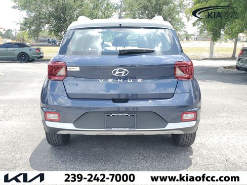 Used 2023 Hyundai Venue Limited w/ Cargo Package image 5