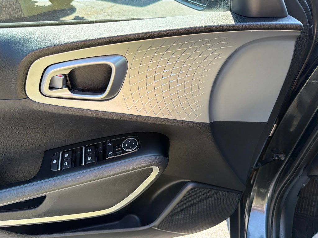 Used 2020 Kia Soul LX FWD image 16