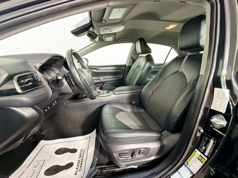 Used 2021 Toyota Camry SE image 19