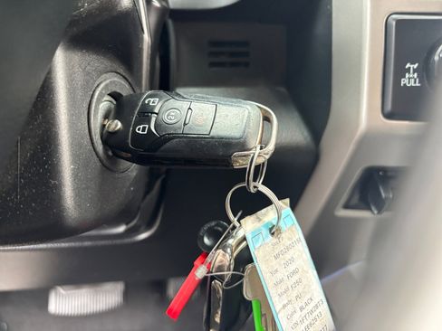 Used 2020 Ford F250 Lariat w/ Lariat Value Package image 28