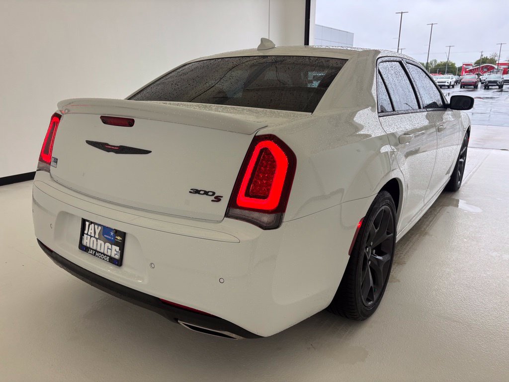 Used 2023 Chrysler 300 S w/ Comfort Group RWD image 19